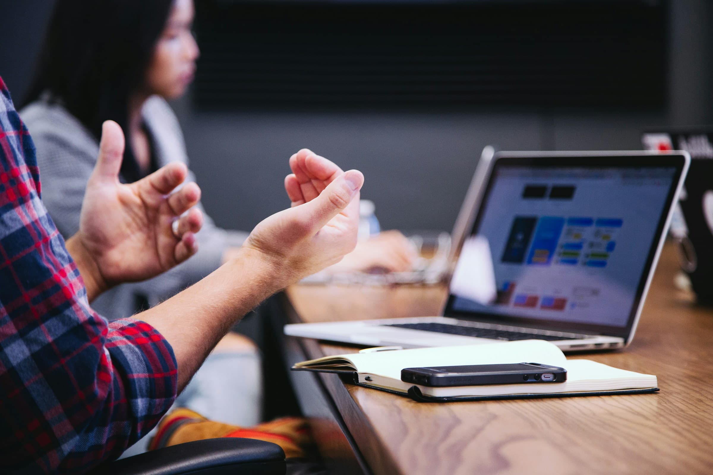 Coaching conversation in a modern workspace